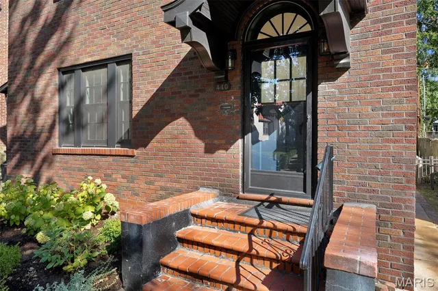 $3,900 | 440 Oakley Drive, Clayton, MO 63105