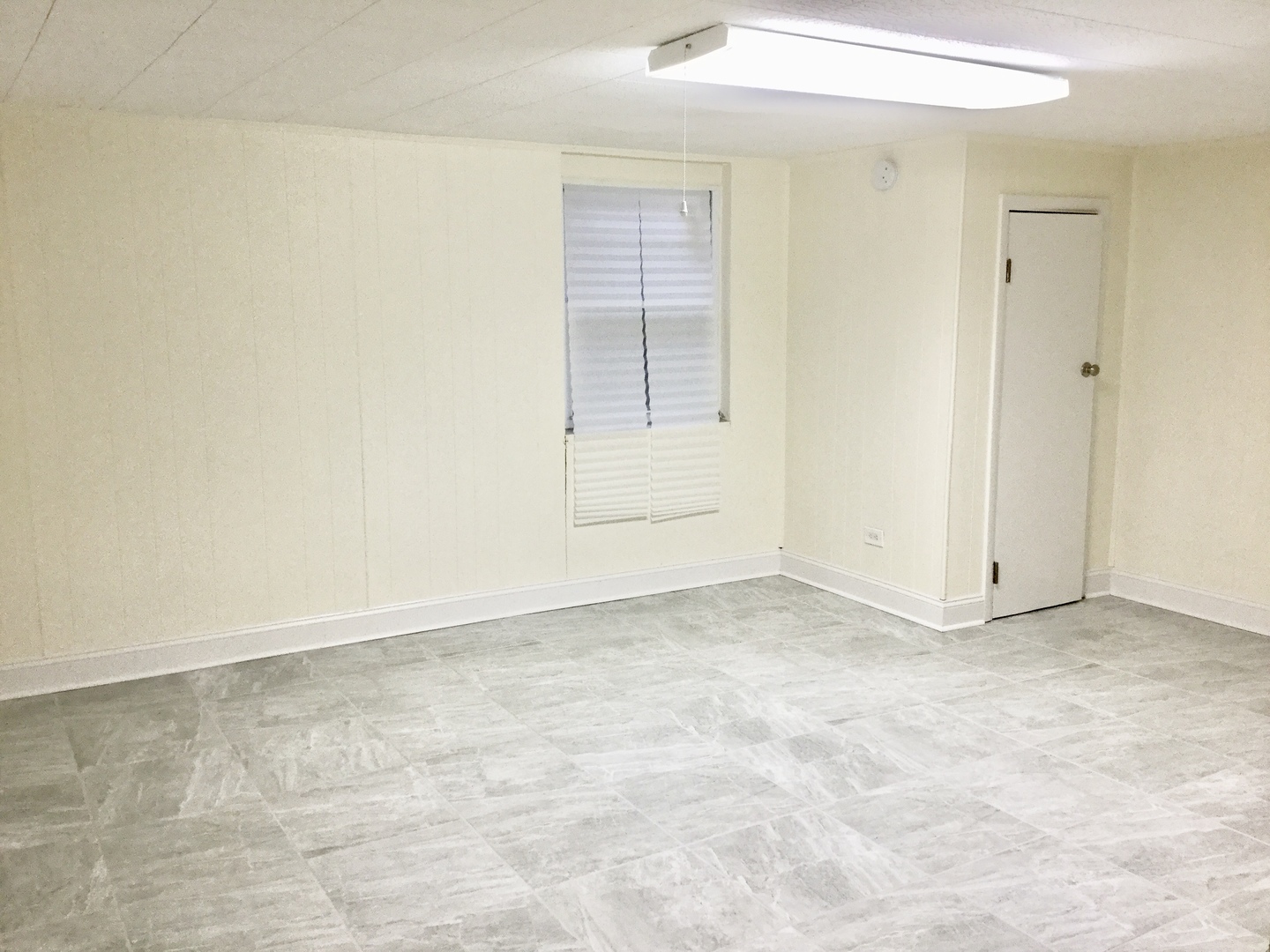 2016 Maple Avenue Northbrook, IL 60062 - Photo 21 of 32 an empty room with a natural light