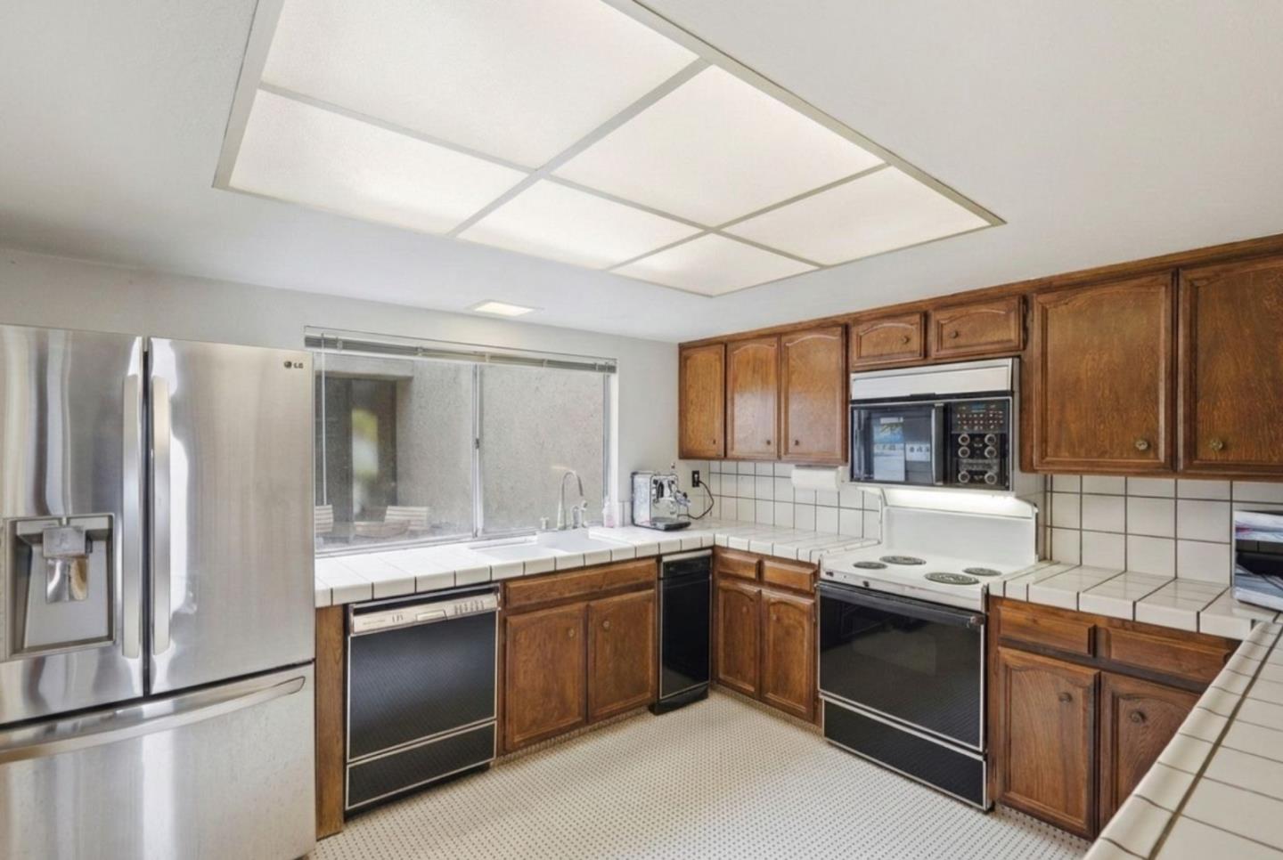 25 Rinconada Circle Belmont, CA 94002 - Photo 22 of 65