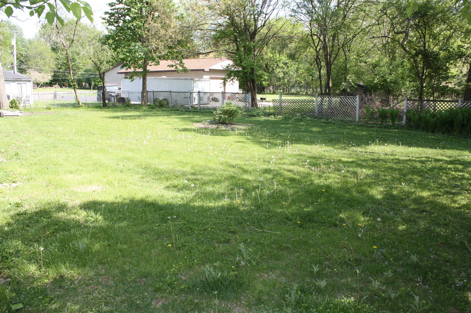 345 Souwanas Trail Algonquin, IL 60102 - Photo 16 of 16 a backyard of a house with table and chairs