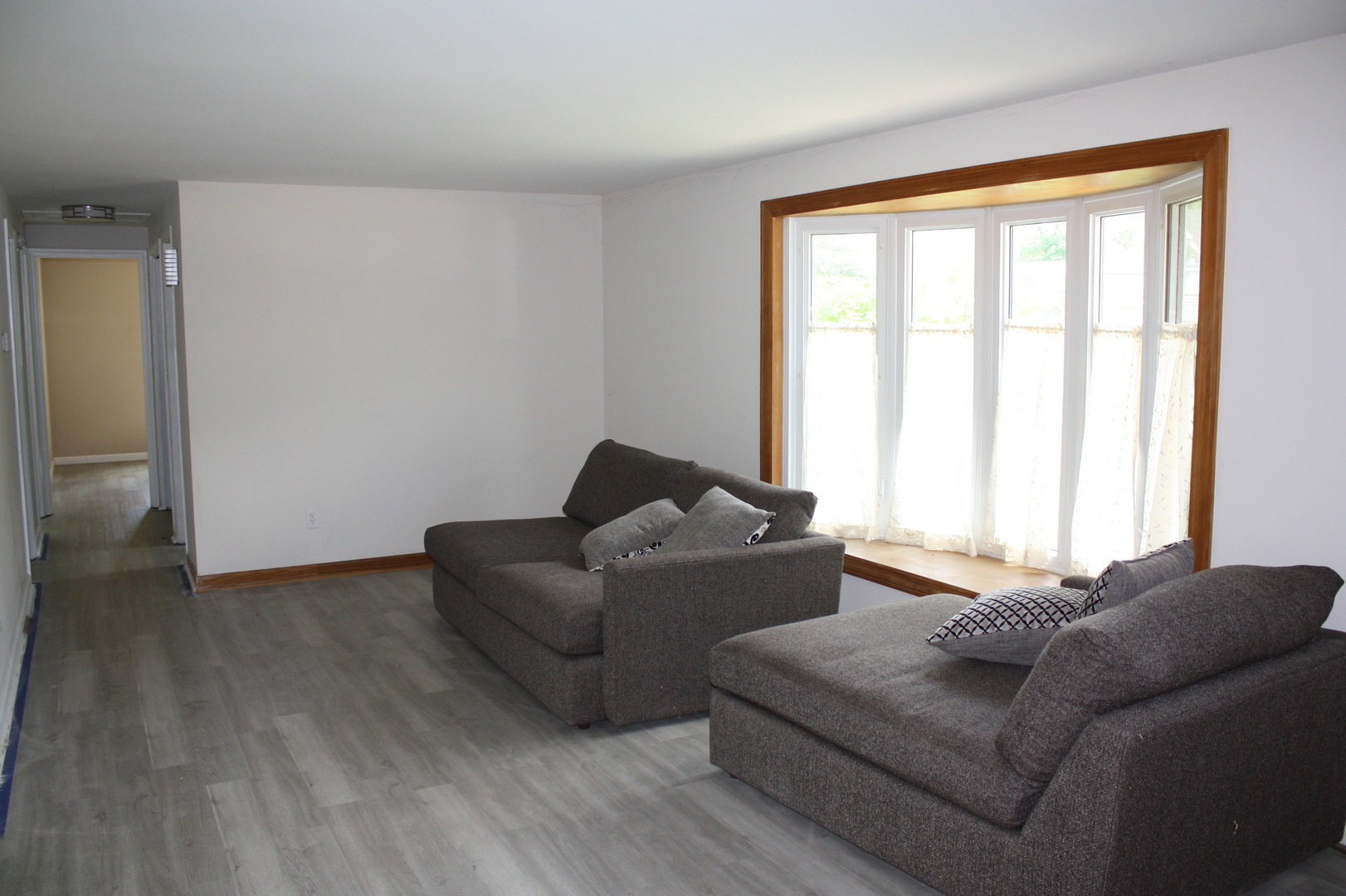 345 Souwanas Trail Algonquin, IL 60102 - Photo 2 of 16 a living room with furniture and a window