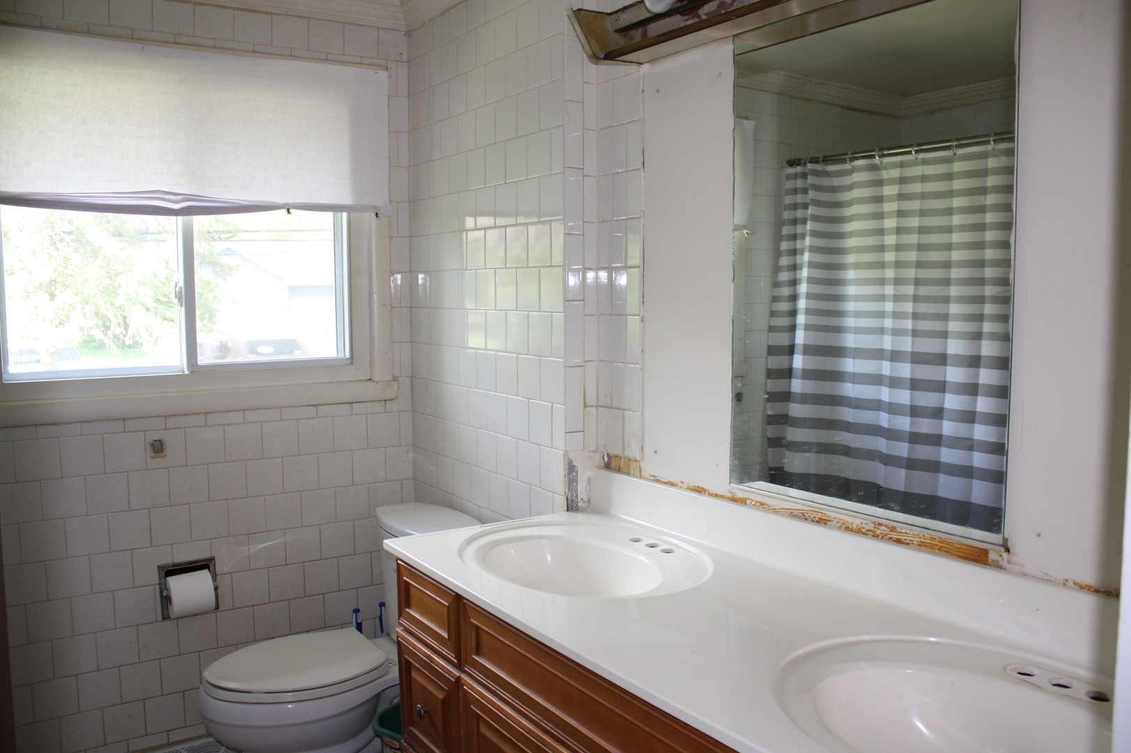 345 Souwanas Trail Algonquin, IL 60102 - Photo 10 of 16 a bathroom with a sink toilet and shower