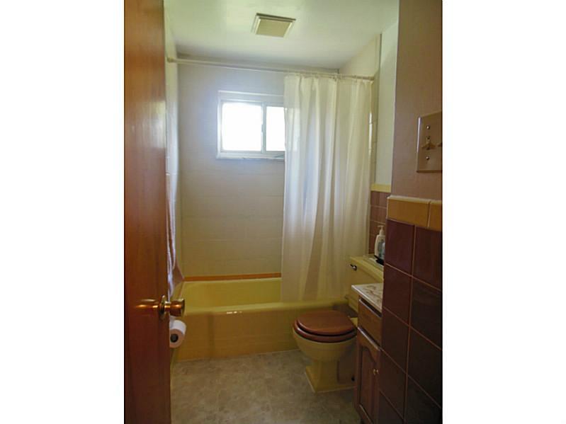 1044 Hulton Road Penn Hills, PA 15147 - Photo 13 of 16 Full Bath.