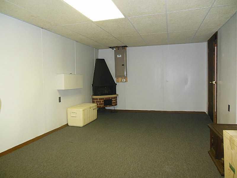 1044 Hulton Road Penn Hills, PA 15147 - Photo 8 of 16 Family Room.