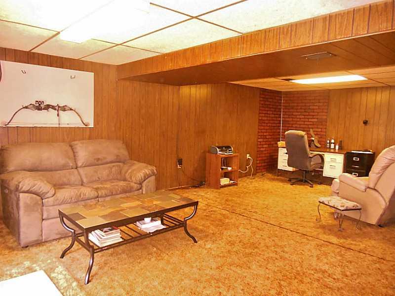 1044 Hulton Road Penn Hills, PA 15147 - Photo 10 of 16 Family Room.
