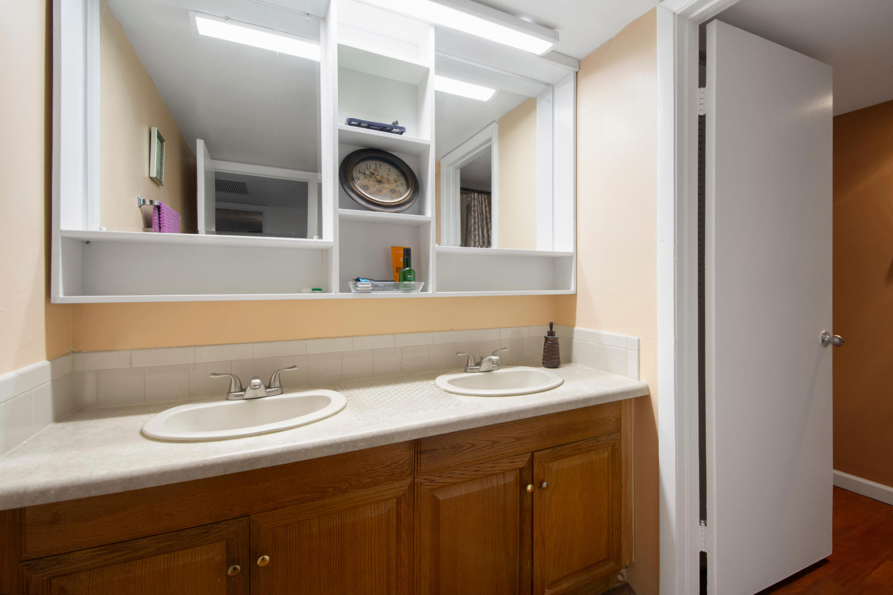22228 Boca Rancho Drive, Unit B Boca Raton, FL 33428 - Photo 23 of 28 122 Second Floor Bath 1 LR1_4298