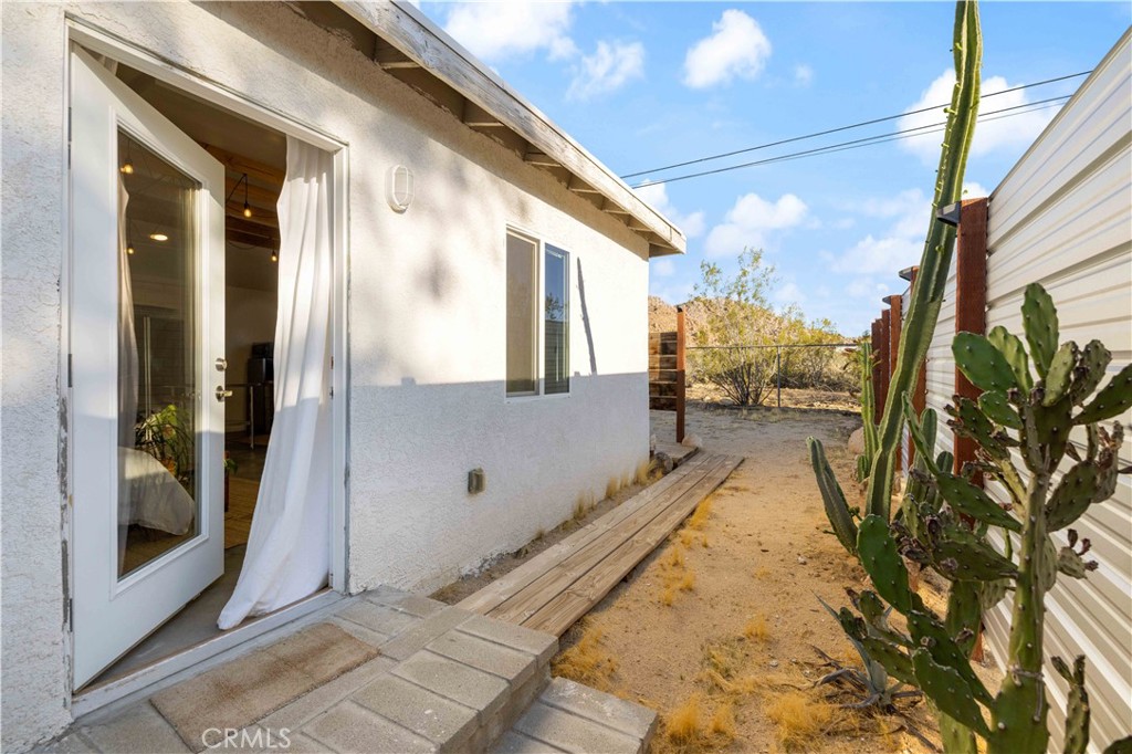 61879 Valley View Circle Joshua Tree, CA 92252 - Photo 37 of 63 a view of a balcony