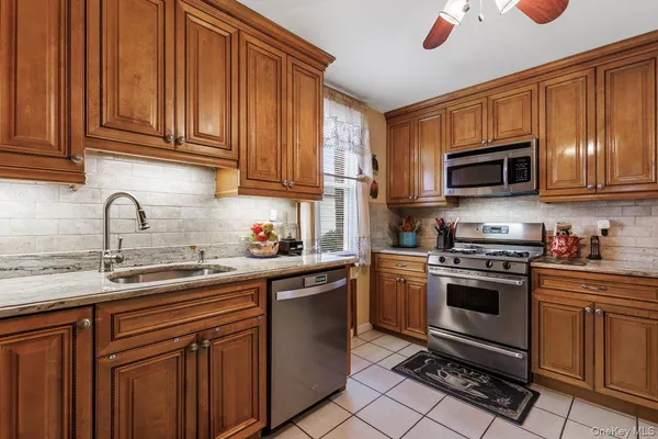 $699,999 | 285 1st Street, Yonkers, NY 10704