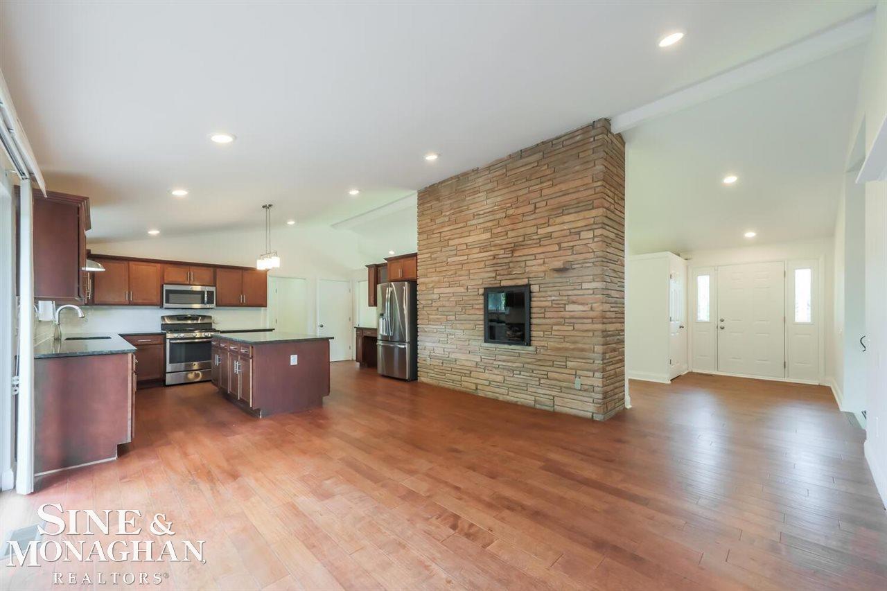 577 Cook Road Grosse Pointe Woods, MI 48236 - Photo 8 of 37