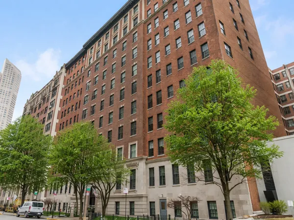 $1,350,000 | 232 East Walton Place, Unit 5E, Chicago, IL 60611