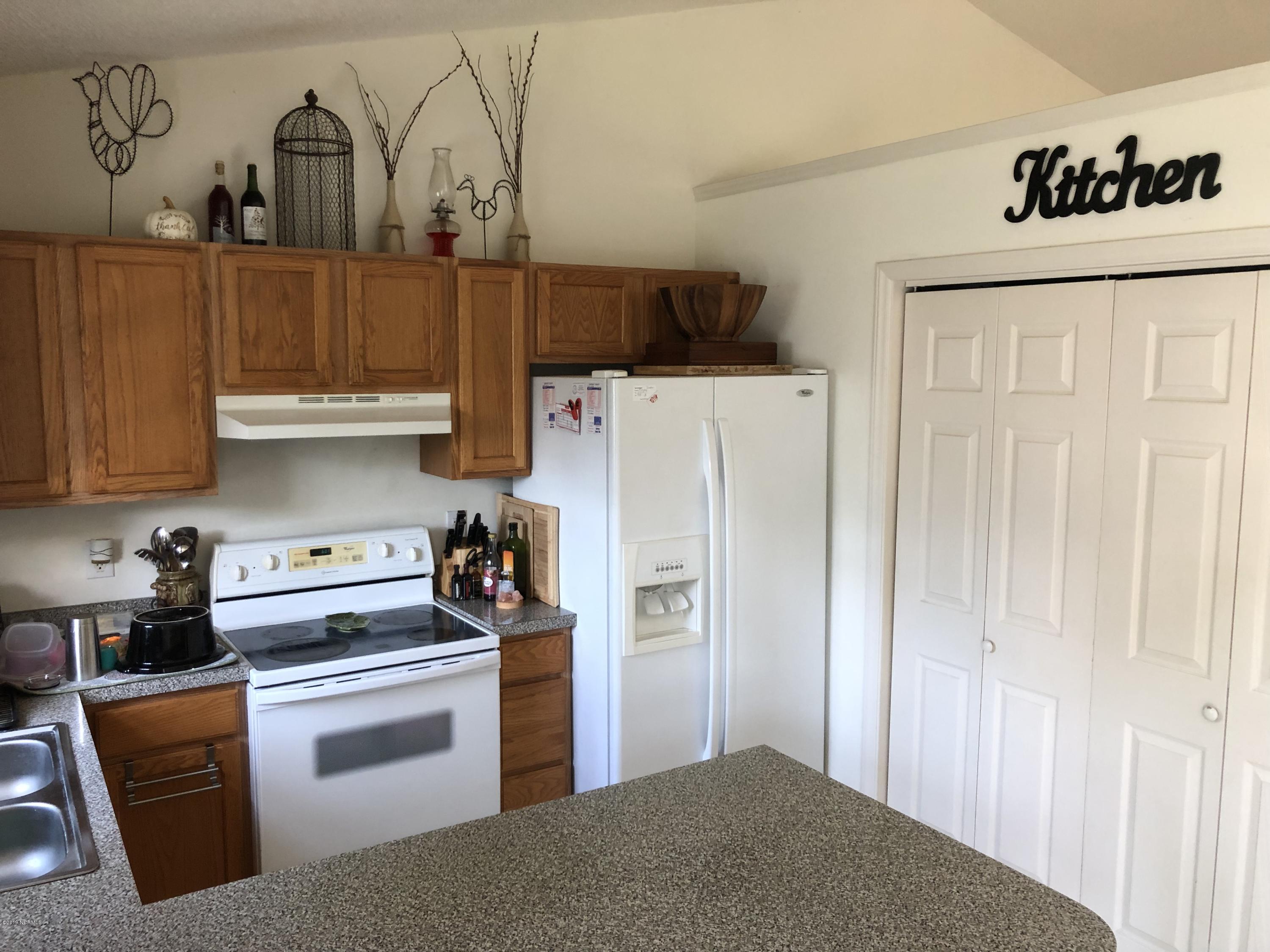 3510 Plantation Road Morehead City, NC 28557 - Photo 6 of 20 Kitchen