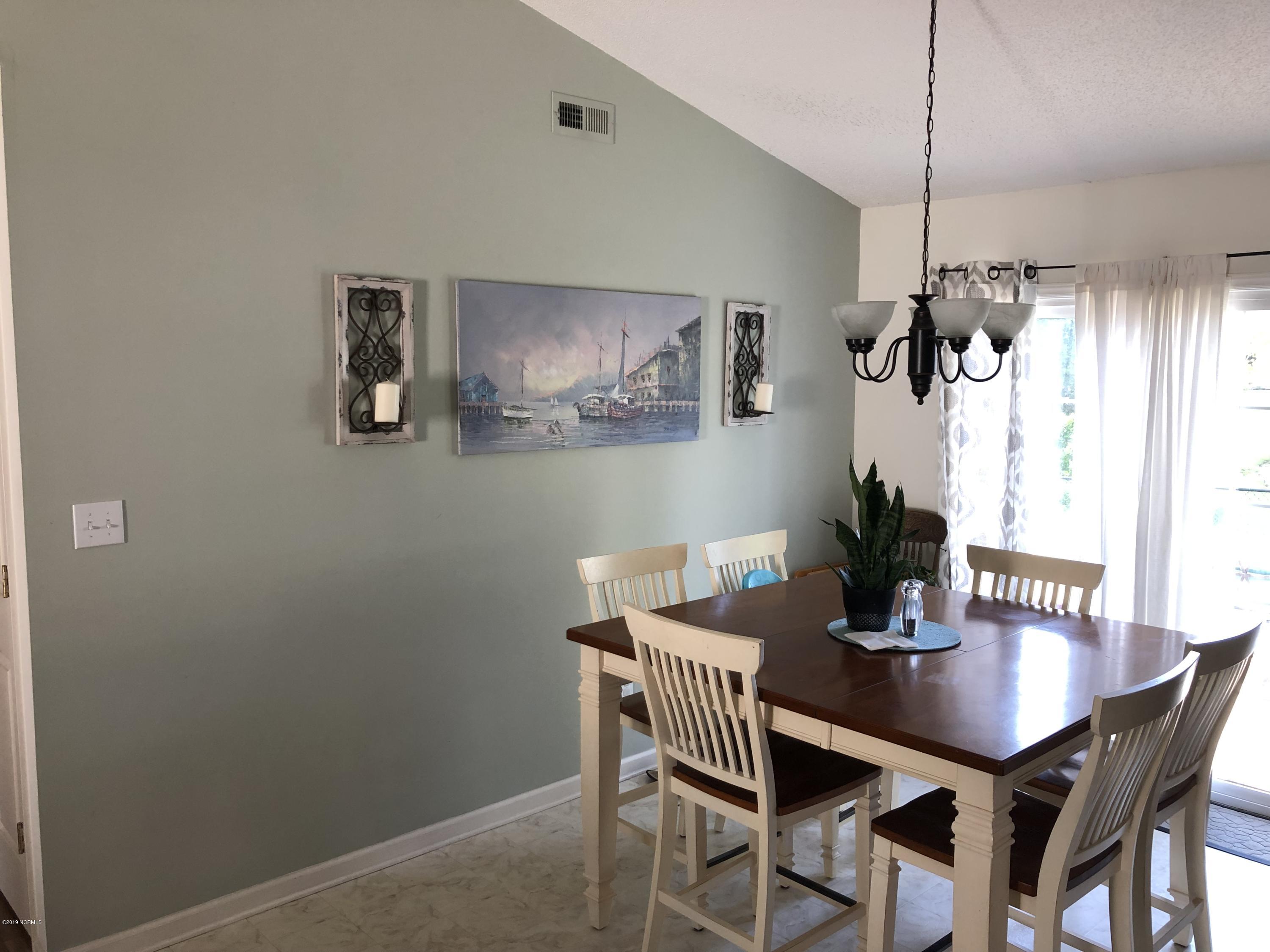 3510 Plantation Road Morehead City, NC 28557 - Photo 7 of 20 Dining Area