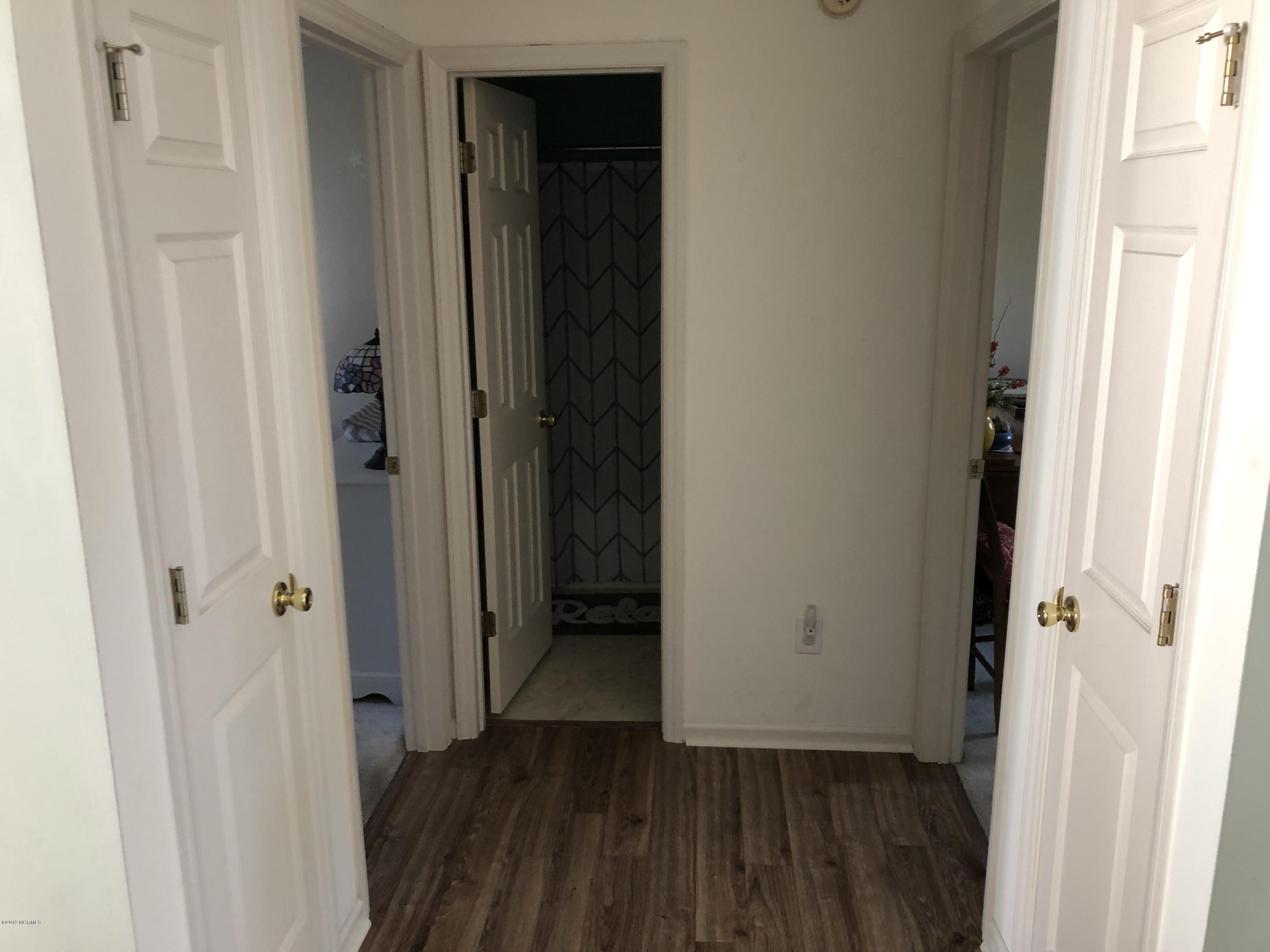 3510 Plantation Road Morehead City, NC 28557 - Photo 10 of 20 Hallway