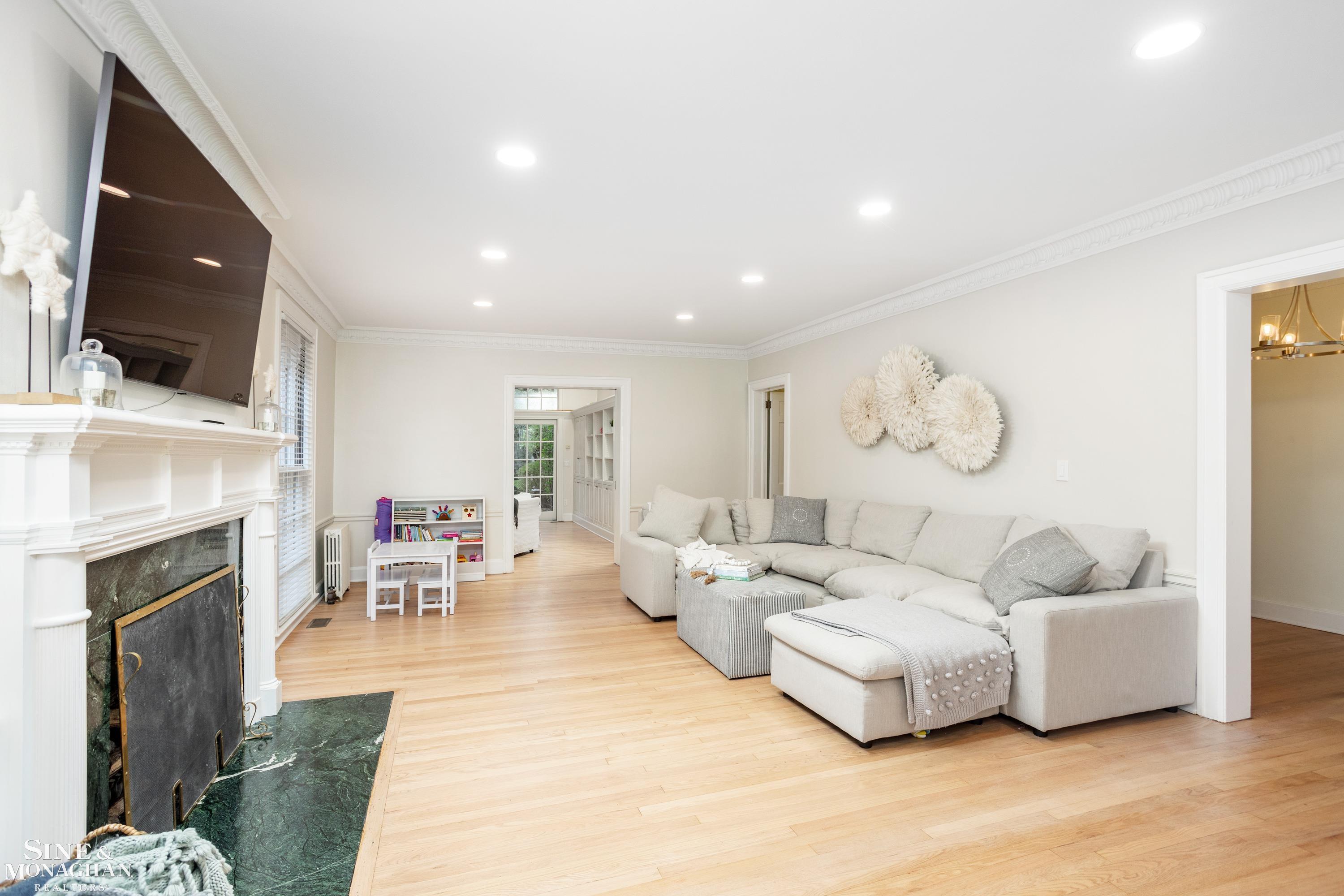 225 Merriweather Road Grosse Pointe, MI 48236 - Photo 13 of 55 50095320-12.JPG
