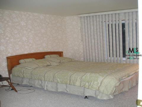 2916 Roundtree Drive Troy, MI 48083 - Photo 6 of 9 479637-5.JPG