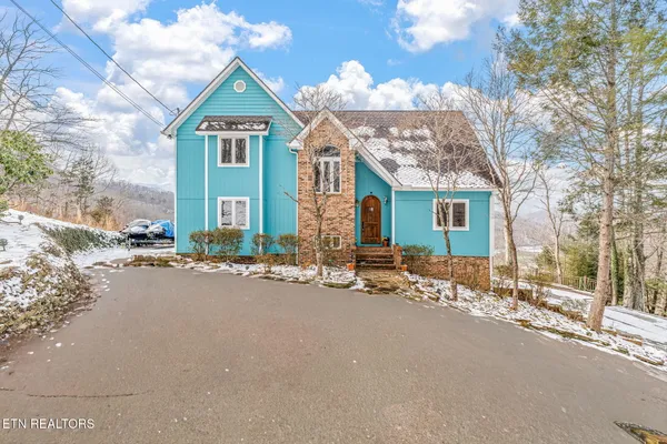 $1,200,000 | 1368 North Shorewood Drive, Caryville, TN 37714