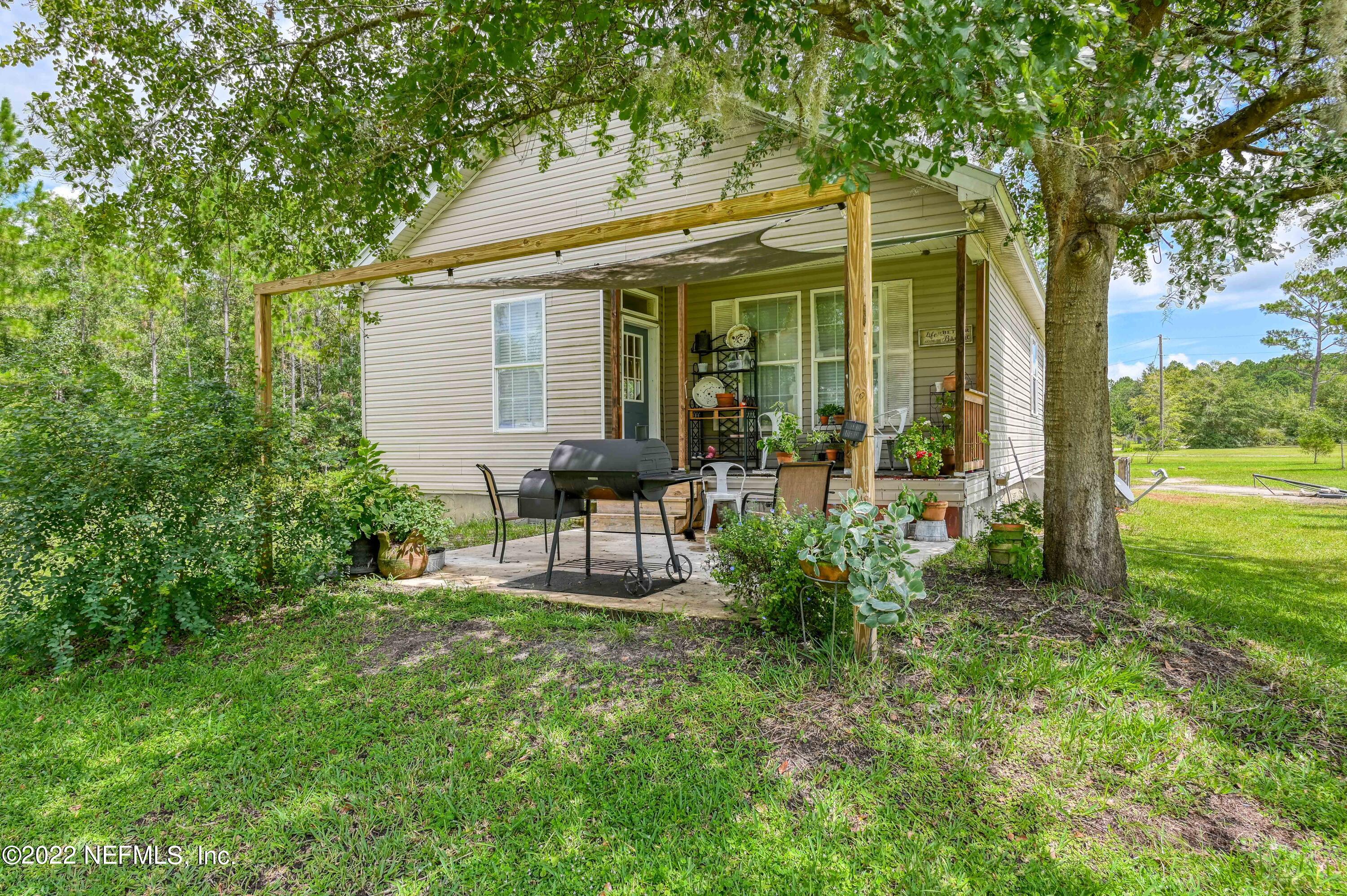 131 Musket Road Palatka, FL 32177 - Photo 27 of 35 Back patio