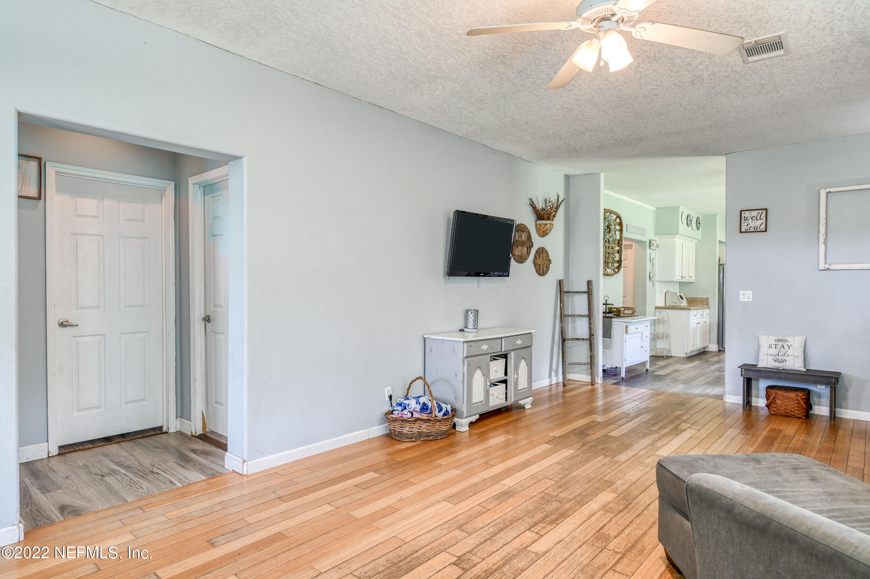131 Musket Road Palatka, FL 32177 - Photo 7 of 35 Living room