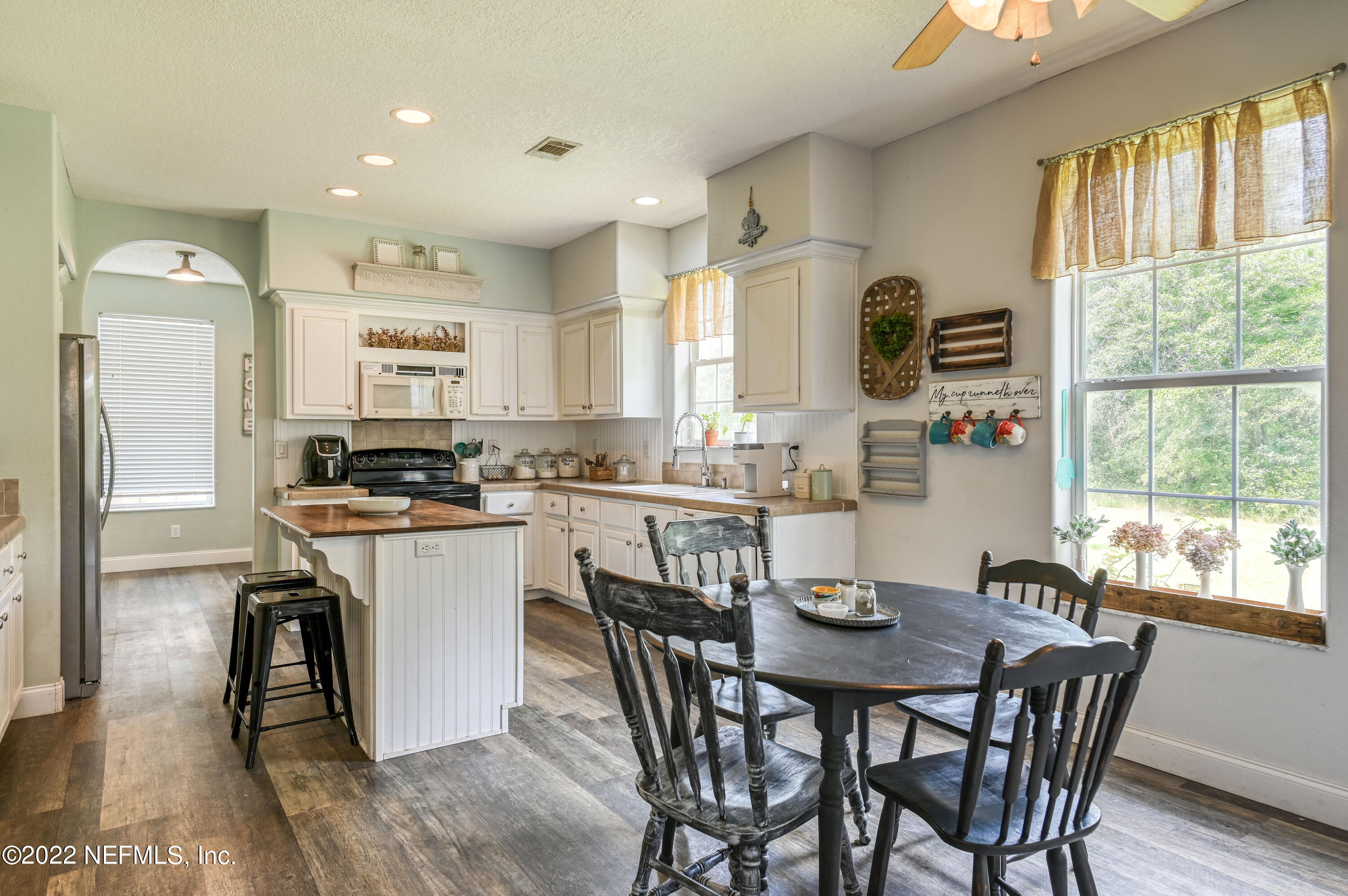 131 Musket Road Palatka, FL 32177 - Photo 8 of 35 Kitchen/dining
