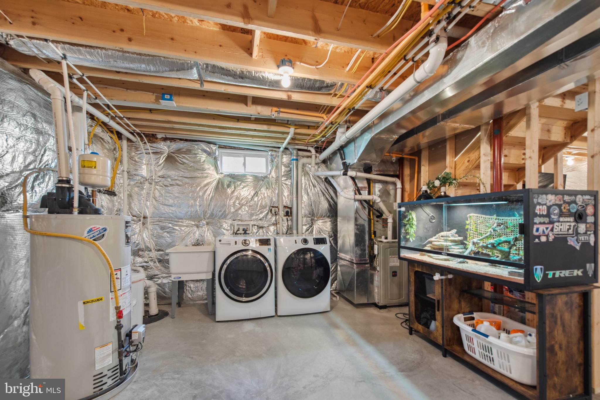 910 Rosedale Avenue Rosedale, MD 21237 - Photo 34 of 41 a utility room with dryer and washer