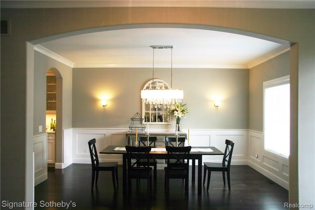 2521 Yorkshire Road Birmingham, MI 48009 - Photo 5 of 24 5.jpg