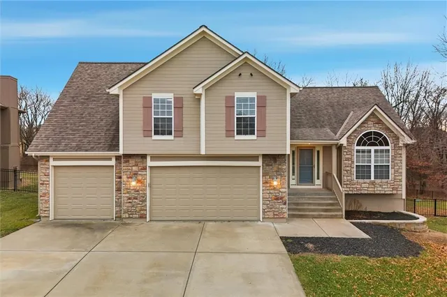 $490,000 | 701 Tomahawk Court, Smithville, MO 64089