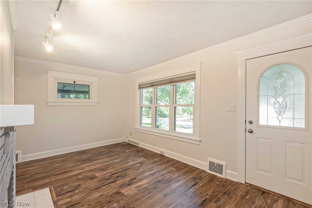 1411 Belrose Road Mayfield Heights, OH 44124 - Photo 4 of 50