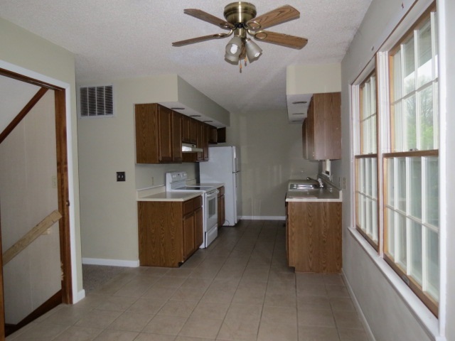 3115 South Stone Road Marion, IN 46953 - Photo 8 of 20 Gallery Image 8