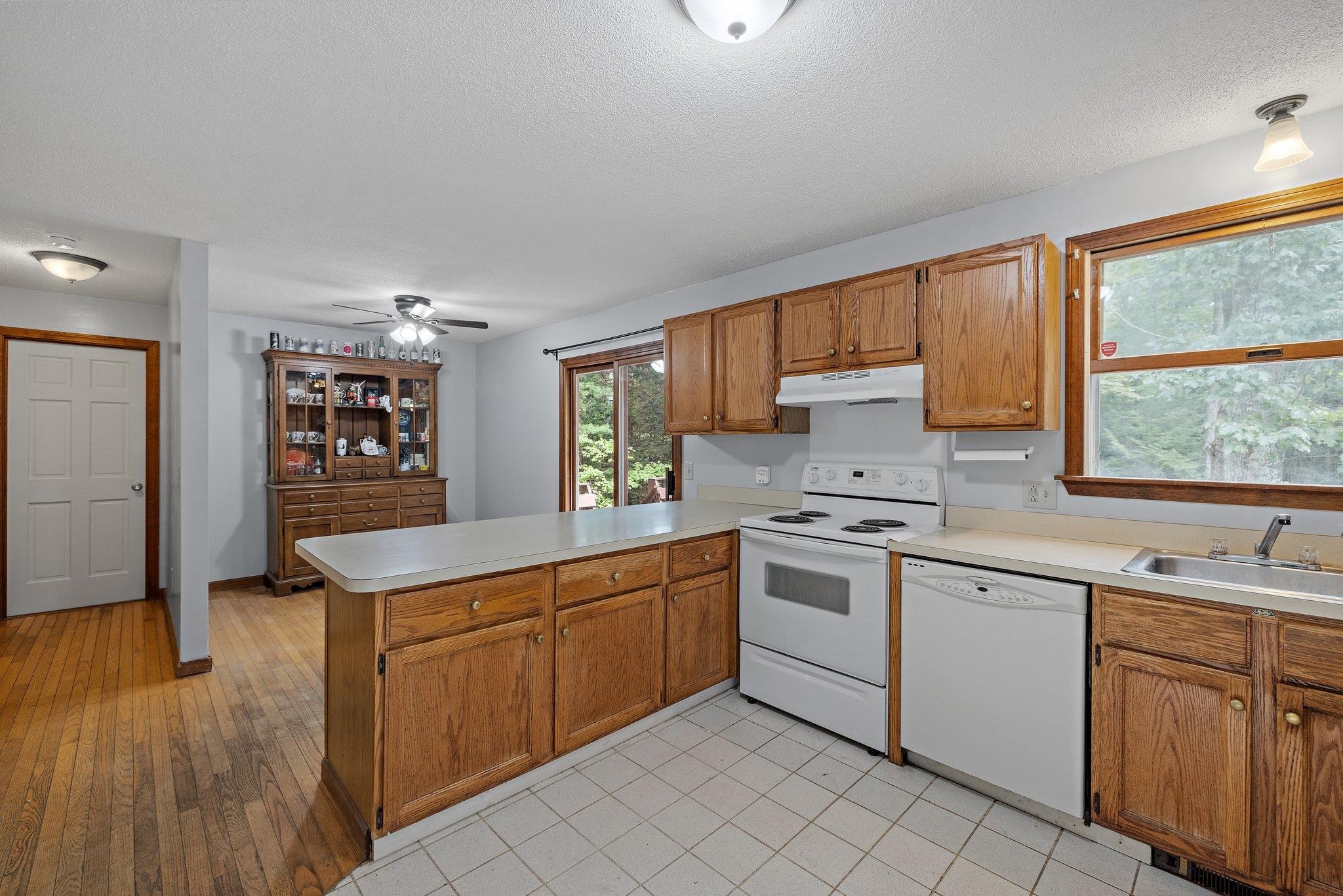 27 Woodhill Road Bow, NH 03304 - Photo 4 of 31