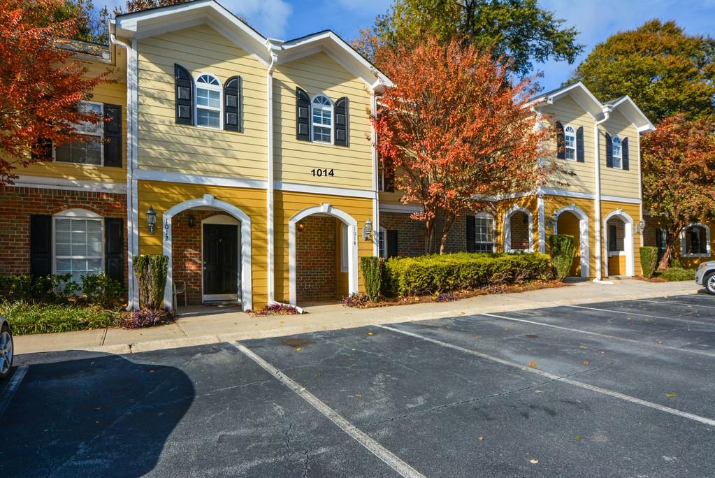 Front Private Entry to 1014