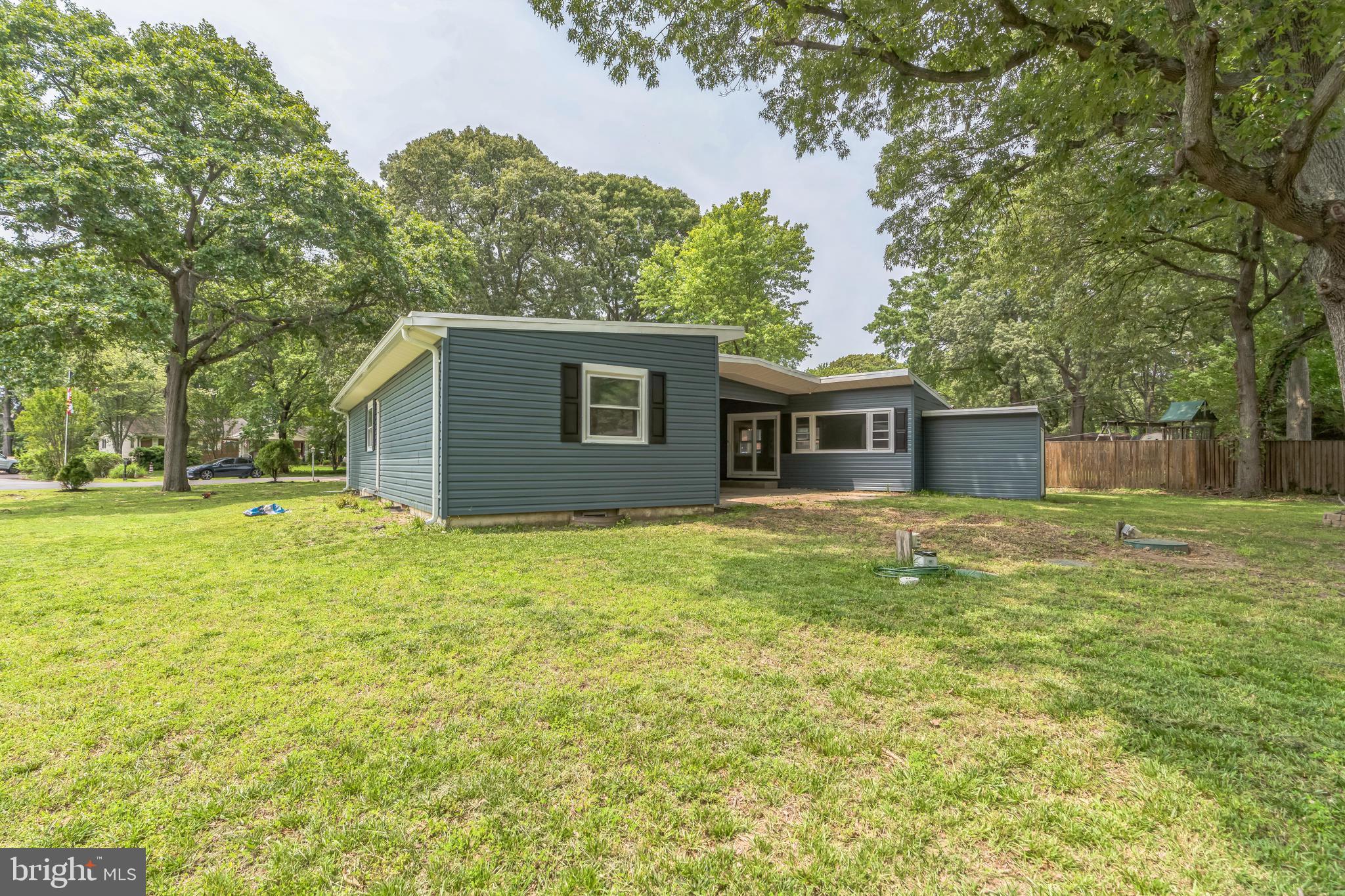 511 Sylvan Way Pasadena, MD 21122 - Photo 4 of 44