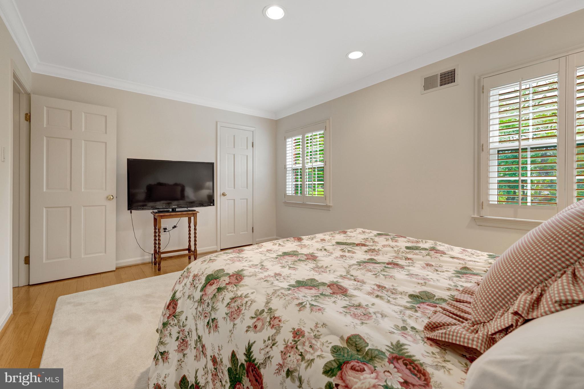 911 Rail Court McLean, VA 22102 - Photo 40 of 63 Has 2 Wall Closets