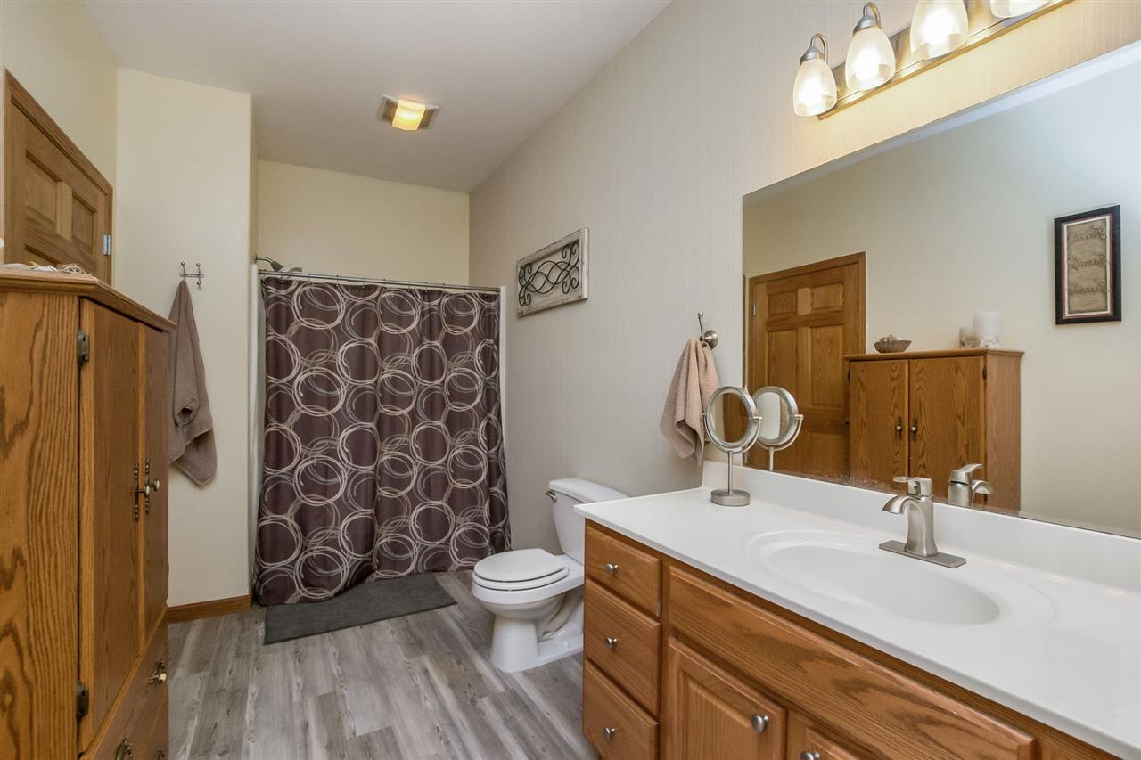 975 Wolf Ridge Road Hiawatha, IA 52233 - Photo 15 of 25 Gallery Image 15
