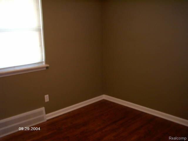 9855 Ruth Avenue Allen Park, MI 48101 - Photo 8 of 12 9855 Ruth 008.jpg