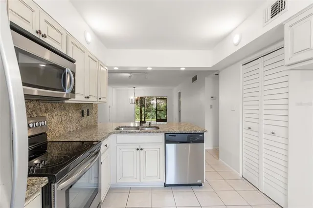 $1,825 | 121 Cypress Lane, Unit 121, Oldsmar, FL 34677