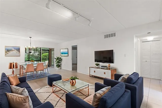 $1,825 | 121 Cypress Lane, Unit 121, Oldsmar, FL 34677