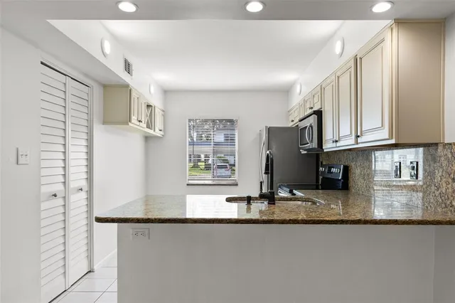 $1,825 | 121 Cypress Lane, Unit 121, Oldsmar, FL 34677