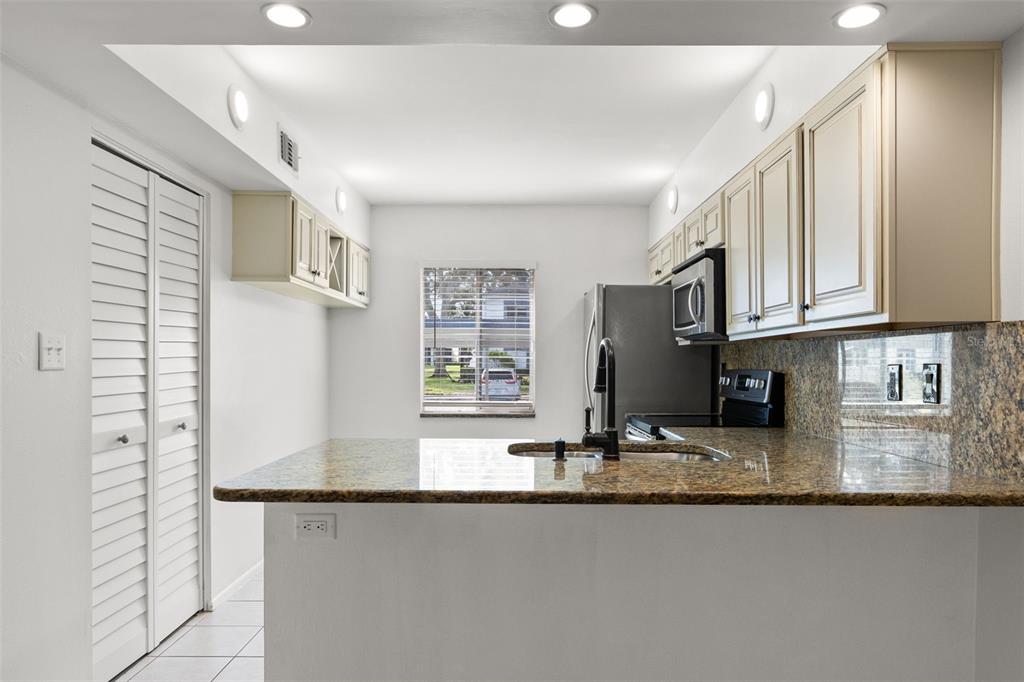 121 Cypress Lane, Unit 121 Oldsmar, FL 34677 - Photo 9 of 37