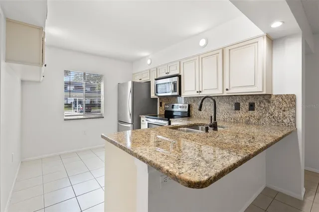 $1,825 | 121 Cypress Lane, Unit 121, Oldsmar, FL 34677