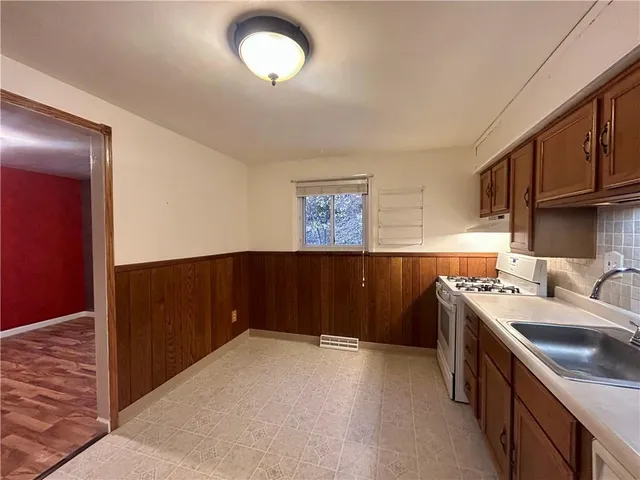 $239,900 | 308 Golden Gate Drive, Verona, PA 15147