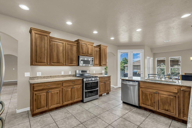 2516 South 2350th Street East St. George, UT 84790 - Photo 10 of 43