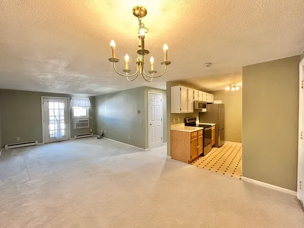 $1,900 | 186 Heritage Drive, Unit 186, Whitinsville, MA 01588