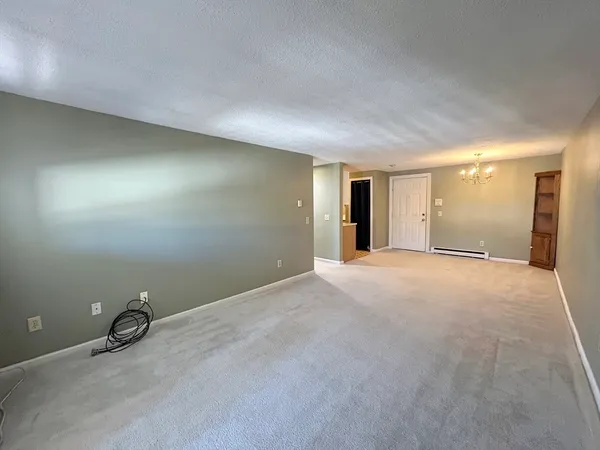 $1,900 | 186 Heritage Drive, Unit 186, Whitinsville, MA 01588