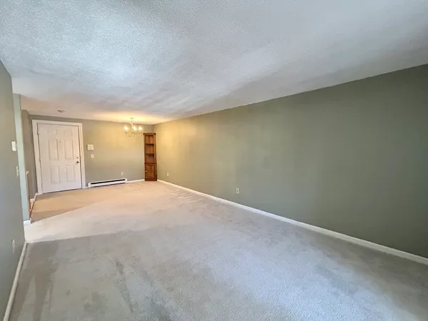 $1,900 | 186 Heritage Drive, Unit 186, Whitinsville, MA 01588