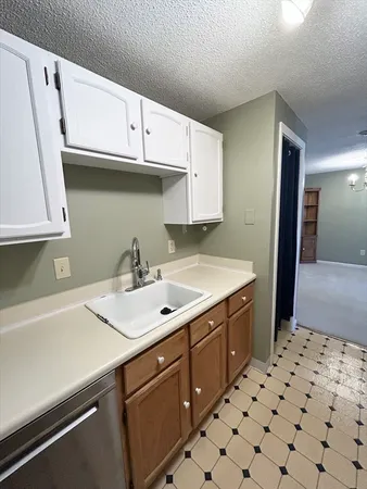 $1,900 | 186 Heritage Drive, Unit 186, Whitinsville, MA 01588