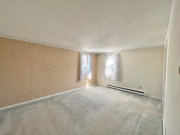 $1,900 | 186 Heritage Drive, Unit 186, Whitinsville, MA 01588