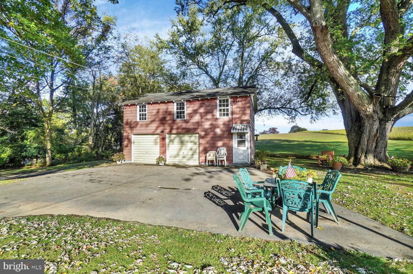 121 Valley Road York, PA 17407 - Photo 3 of 17 Gallery Image 3