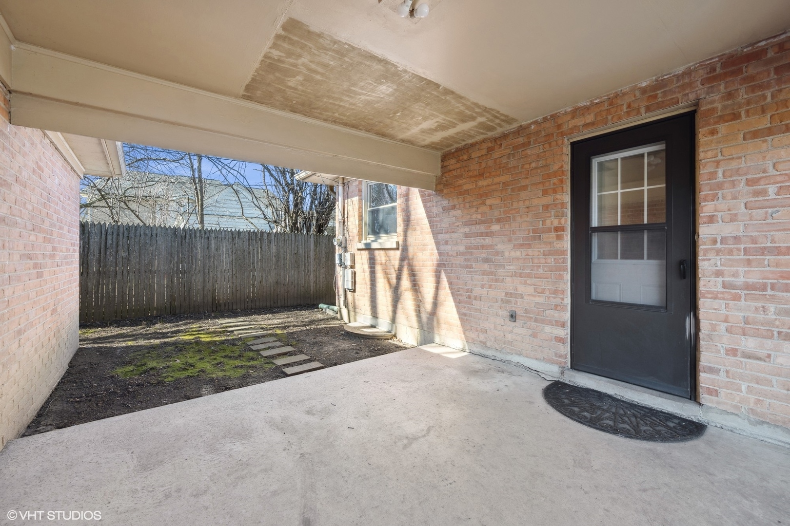 2237 Dewes Street Glenview, IL 60025 - Photo 15 of 20 a backyard of a house