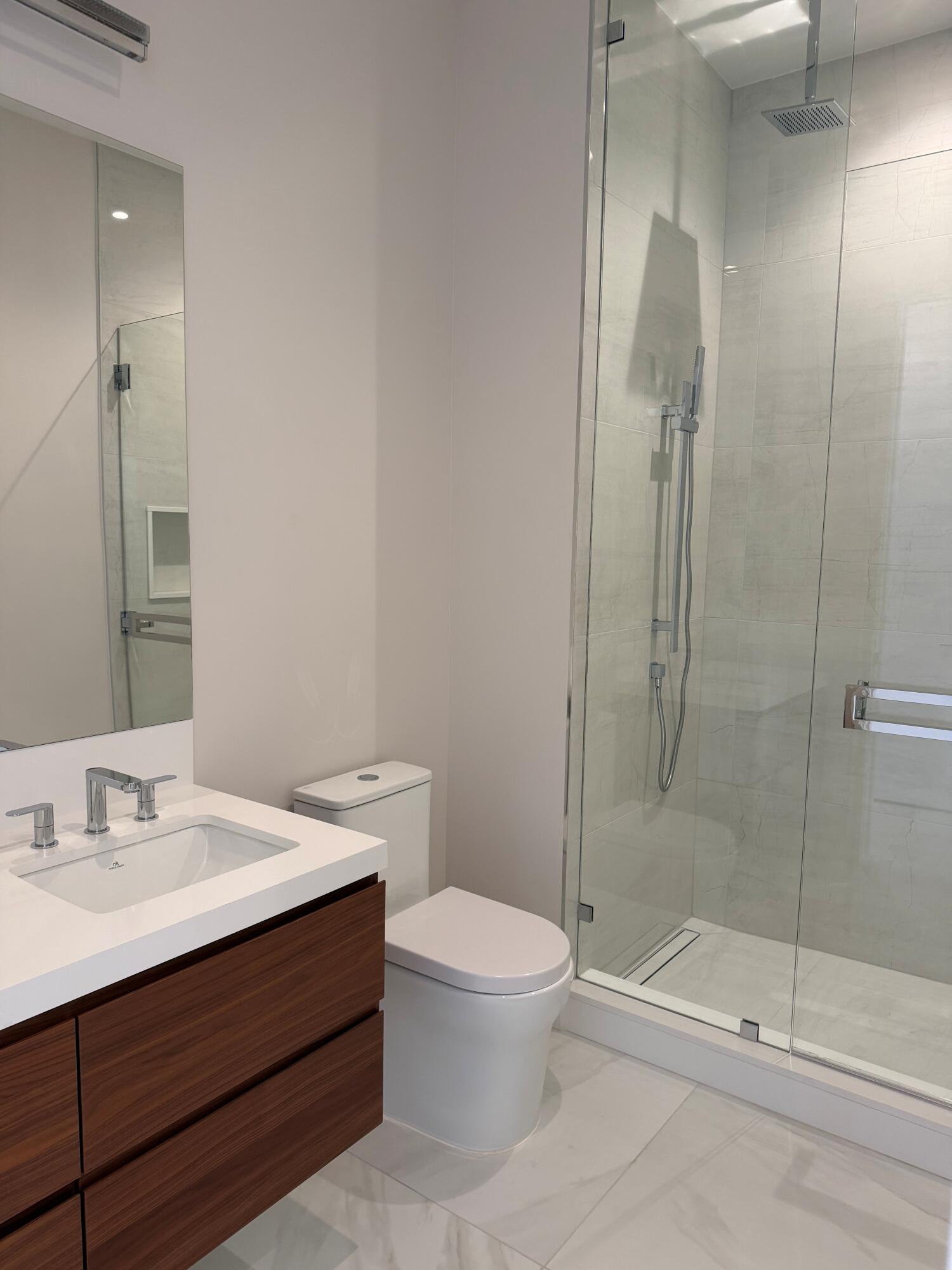 220 Southeast Mizner Boulevard, Unit PH922 Boca Raton, FL 33432 - Photo 17 of 25 Bathroom 2