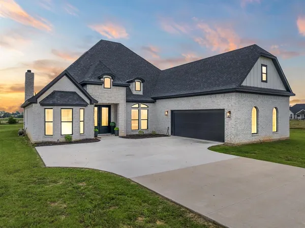 $499,500 | 124 High Point Drive, Hillsboro, TX 76645